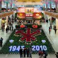 Экспонаты представлены различными организациями. Большой красный цветок назван в честь Ким Ир Сена, сиреневая орхидея в честь Юрия Ирсеновича. Из этой ботаники и формируются цветочные композиции.
