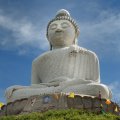 И конечно же очередная Самая Большая Статуя Будды. Круглолицый мраморный идол уютно устроился на самой высокой вершине острова.