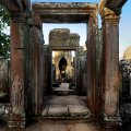 Но и наиболее известный и монументальный храм Ангкор Ват (Angkor Wat), пожалуй, менее всего оправдывает потраченное на него время.
            Конечно, его стоит полностью обойти, особенно если врач прописал вам прогревания - жара быстро убьет любую бациллу в организме вместе с
            желанием бродить по свежеотстроенным древностям средь бесчисленных толп себе подобных. Излишне рьяная реставрация в сочетании с прополкой
            оплетавших Ангкор Ват джунглей, сделали эту знаменитость пригодной разве что для съемки черного профиля на рассвете с болотом на переднем
            плане. Былое очарование сохранилось теперь лишь на старых фотографиях и рисунках.