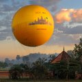 Туристам предлагается изобилие транспортных средств для перемещения по Ангкору. Помимо автобусов, такси, мотоциклов и тук-туков, можно совершить прогулку на слоне или подняться на воздушном шаре.