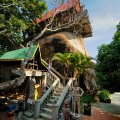 Пном Кулен (Phom Kulen) - священная гора с действующим буддистским храмом.