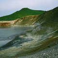 Из озера Кипящего вытекает ручей, впадающий в озеро Горячее. Под ногами, сквозь вулканический пепел, пробиваются струйки сернистого газа, что-то булькает и хрюкает, исторгая черные пузыри со дна водоема.
            