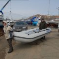 А это счастливое семейство Борисыча с новым гандоном. Для тех кто не в курсе поясню, Борисыч имеет хобби менять лодки чаще, чем мой младший детеныш памперсы.
            
