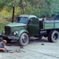 От гимнастических шоу плавно перейдем к рассмотрению северокорейского транспорта. Исключая автомобили на дровах, тут нет каких-либо особо интересных и колоритных машин, но кое-что вполне достойно внимания.