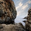 Доступны терпеливо позирующие на фотографиях камни, а вот небольшой колектив бакланов спешно ретировался при моем приближении, возмущенно трепыхая мокрыми черными крыльями. Ну и фиг с ними. Эка невидаль — бакланы...