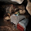 Запаха свежих покойников в пещере нет, вероятно, тела бальзамируют.