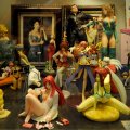 В музее нашли пристанище более ста тысяч экспонатов. Вот, например, игрушки из этой витрины демонстрировали когда-то их владельцам, что многообразие форм человеческого тела не ограничивается раздутыми, как утопленник, пупсами или
              долговязыми Барби.