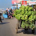 Рикши за пределами Пномпеня не встречаются, но в городах снуют таскатели грузовых тележек с бананами и прочим урожаем.