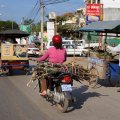Камбоджа славится очень плохими дорогами, но, как житель Владивостока, подтвердить или опровергнуть сей факт я не могу, на фоне наших дорог любые колдобины покажутся хайвэем.