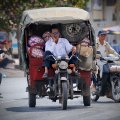 Практически отсутствуют грузовые велосипеды, в Пномпене их роль выполняют обычные тук-туки, а в глубине страны чаще встречаются мотоциклы с длинными грузовыми платформами, перевозящие немыслимые по весу и объему предметы.