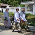 
              Водитель нанятого нами тарантаса, проезжая мимо исламской школы, отказался притормозить. Дескать, тут опасно, фотографируйте из едущей машины. - 