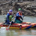 Яркие сосиски катамаранов беспорядочно курсируют вдоль реки, воды нынче много, и веслоруким гражданам есть где разгуляться.
            