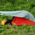 Кажется я таки победил эту пакостную палатку из гортекса. Небольшая нашлепка в виде легкого тента позволяет не закрывать вход
              поверх москитной сетки и полностью устраняет проблему запотевания. Тент еще требует некоторых доработок на предмет облегчения
              конструкции, но прошедшие испытания, в целом, сильно порадовали мой, ценящий комфорт, организм.
            