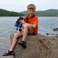 
              Люблю рассуждать про различное околотуристическое снаряжение. Дешевый бинокль из каталога West Marine оказался воистину ударопрочным и
              водонепроницаемым, уж сколько сезонов детеныш никак не может его разломать. При очень приличном качестве изображения (ежели в него еще
              и смотреть).
            