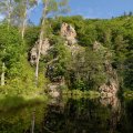 Наше бомжевище было расположено под скалой совершенно неописуемой красоты. Попытки сфотографировать объект к сожалению не увенчались успехом. Похоже пейзажи не мой жанр.
            