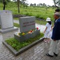 Чучхейская идеология не мешает корейцам содержать в идеальном состоянии места наших воинских захоронений.
            
