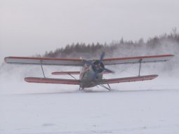 
              Вот такой вот ероплан - покоритель снежных полей. Долго пытались отклеить его от грунта. Лыжи насмерть примерзают к сугробам. Всем коллективом, пердя и матерясь, дергали ероплан за кончики крыльев, вроде помогло.
            