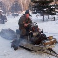 
              А это наш пилот, исполняющий еще и роль бураноходца. Это он меня за заднюю ногу буксировал, что впрочем и так понятно.
            