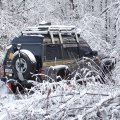 
      Утро на Облачной. Вечером было около нуля, шел мокрый снег. Утром всю эту чешую крепко подморозило. Машина превратилась в неприступный, скованный льдом сейф. Потратив кучу химикатов и весь запас нецензурных слов, битый час я отклеивал двери и
      прочие замки.
    