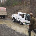 
      Однако водитель болотиномобиля был достаточно трезв, что вполне согласовывалось с нашим продвижением к намеченной цели. По дороге иногда вытаскивали зачем-то засунутые в лужи мелкие грузовики. Настроение мое было радужным, чему в немалой
      степени способствовала опустошенная фляжка коньяка.
    