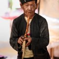 Горцы все еще живут в тесном клубке своих многочисленных мудреных обычаев, не спеша ассимилироваться в тайскую культуру.
