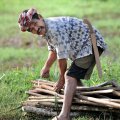 Наиболее типичный представитель тораджей — это жизнерадостный крестьянин с полуметровой саблей.
